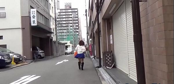  Japanese slut urinating in public street